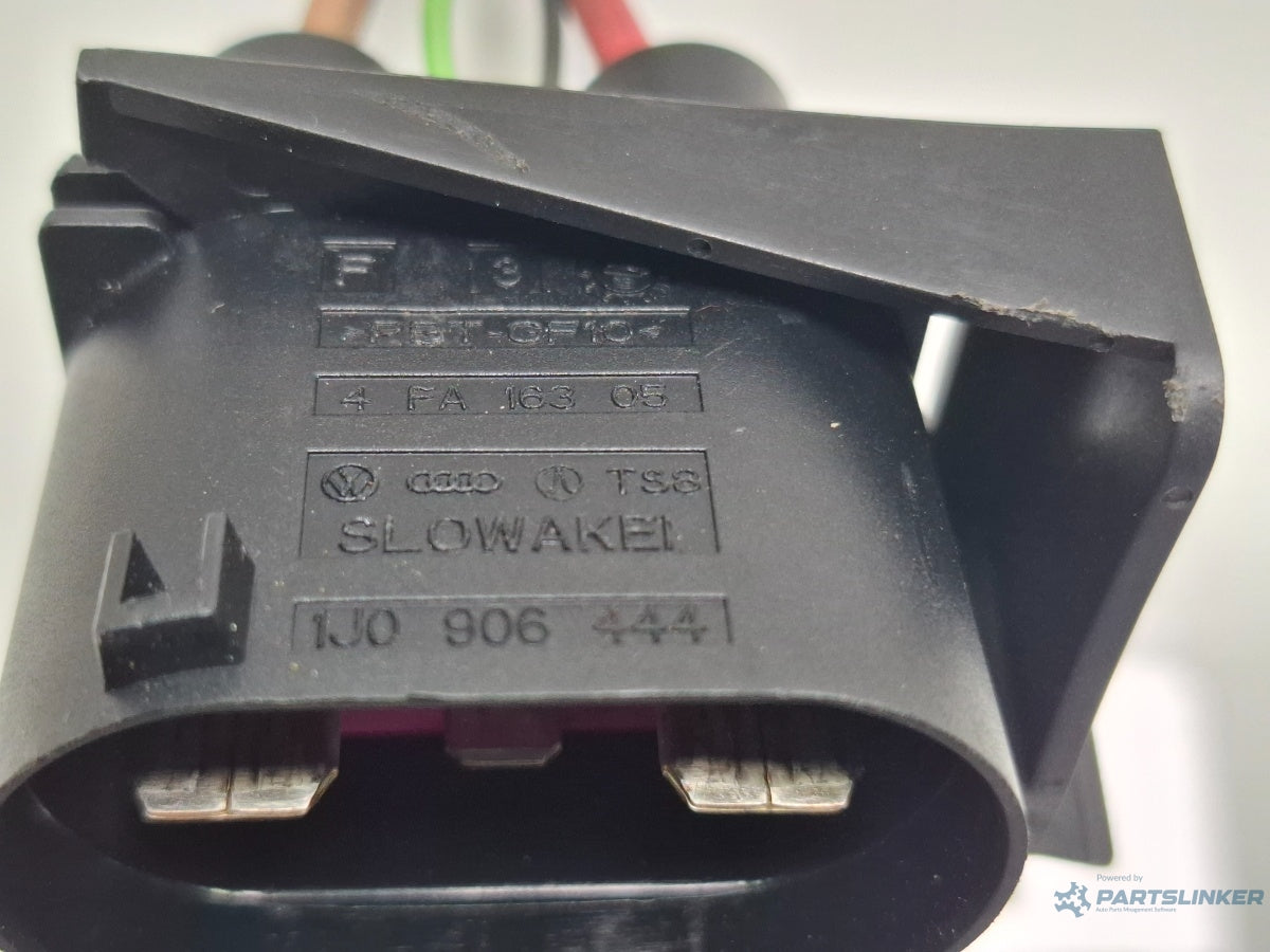 Mufa Conector 4 pini VOLKSWAGEN CADDY IV Estate SAB, SAJ 2015 - > TDI CUUD, DFSD 1J0906444