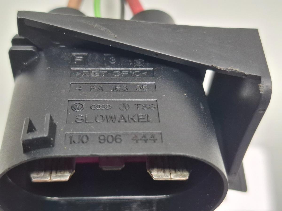 Mufa Conector 4 pini VOLKSWAGEN CADDY IV Estate SAB, SAJ 2015 - > TDI CUUD, DFSD 1J0906444