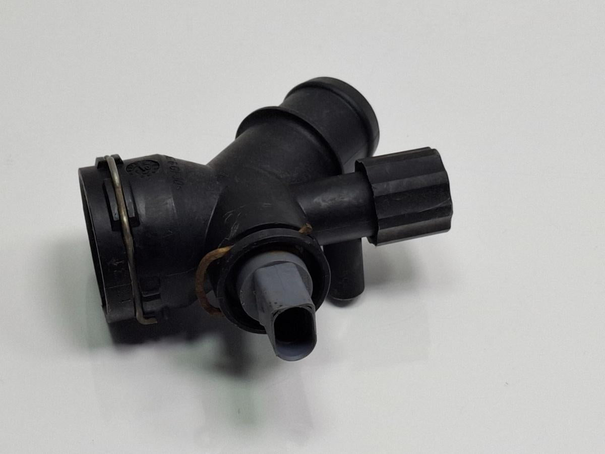 Flansa lichid racire AUDI A3 II Sportback 8PA 2004 - 2015 TDI BKC, BLS, BXE 1K0122291K