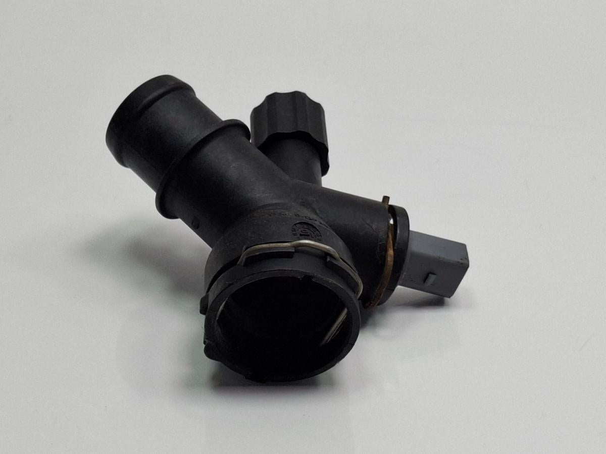 Flansa lichid racire AUDI A3 II Sportback 8PA 2004 - 2015 TDI BKC, BLS, BXE 1K0122291K