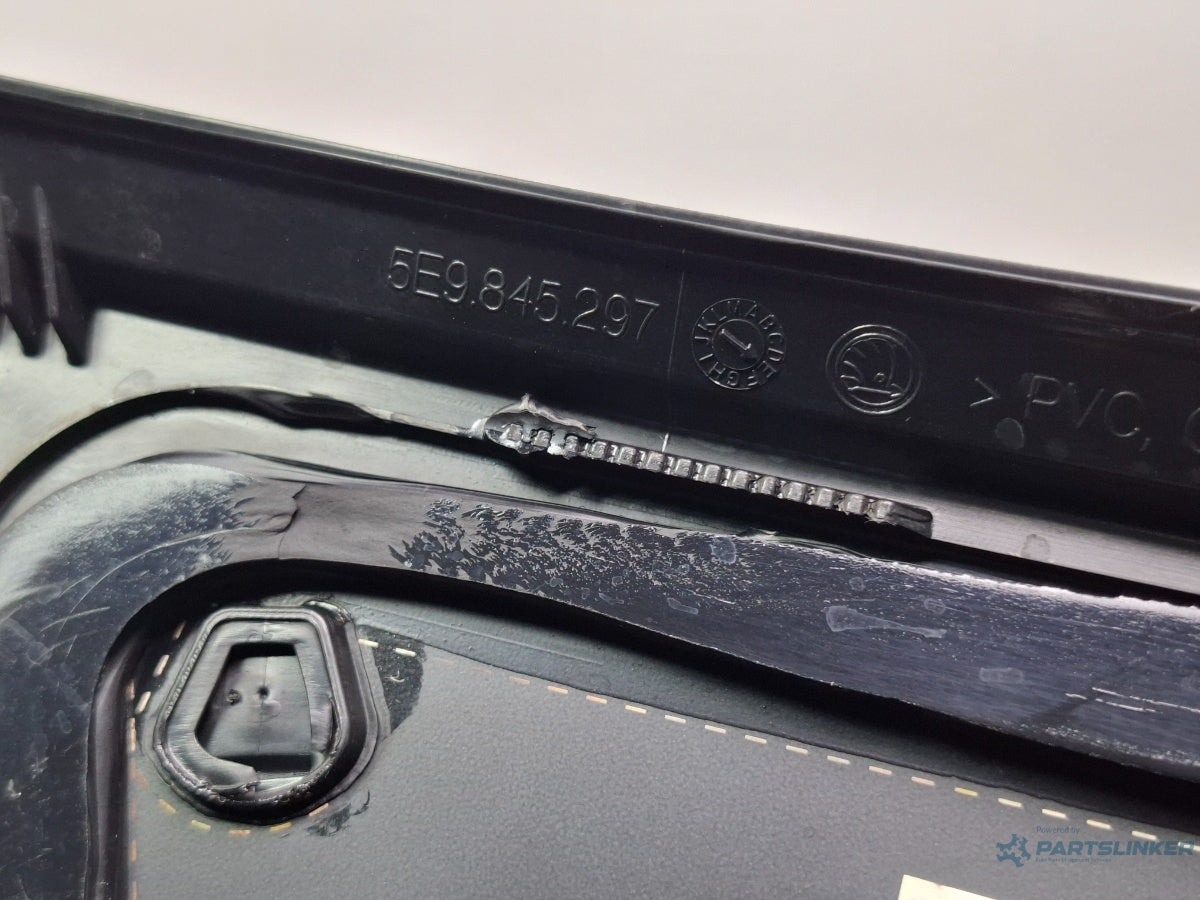 Geam fix privacy stanga spate SKODA OCTAVIA Combi 5E5 2012 - > TDI CKFC, CRMB, CYKA AGC 43R-006723 5E9845297