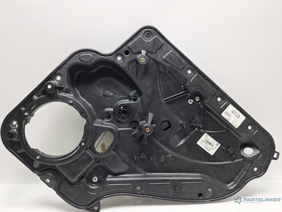 Macara geam dreapta spate VOLKSWAGEN GOLF VI 5K1_ 2008 - 2012 TDi BlueMotion CAYC 5K4839730J