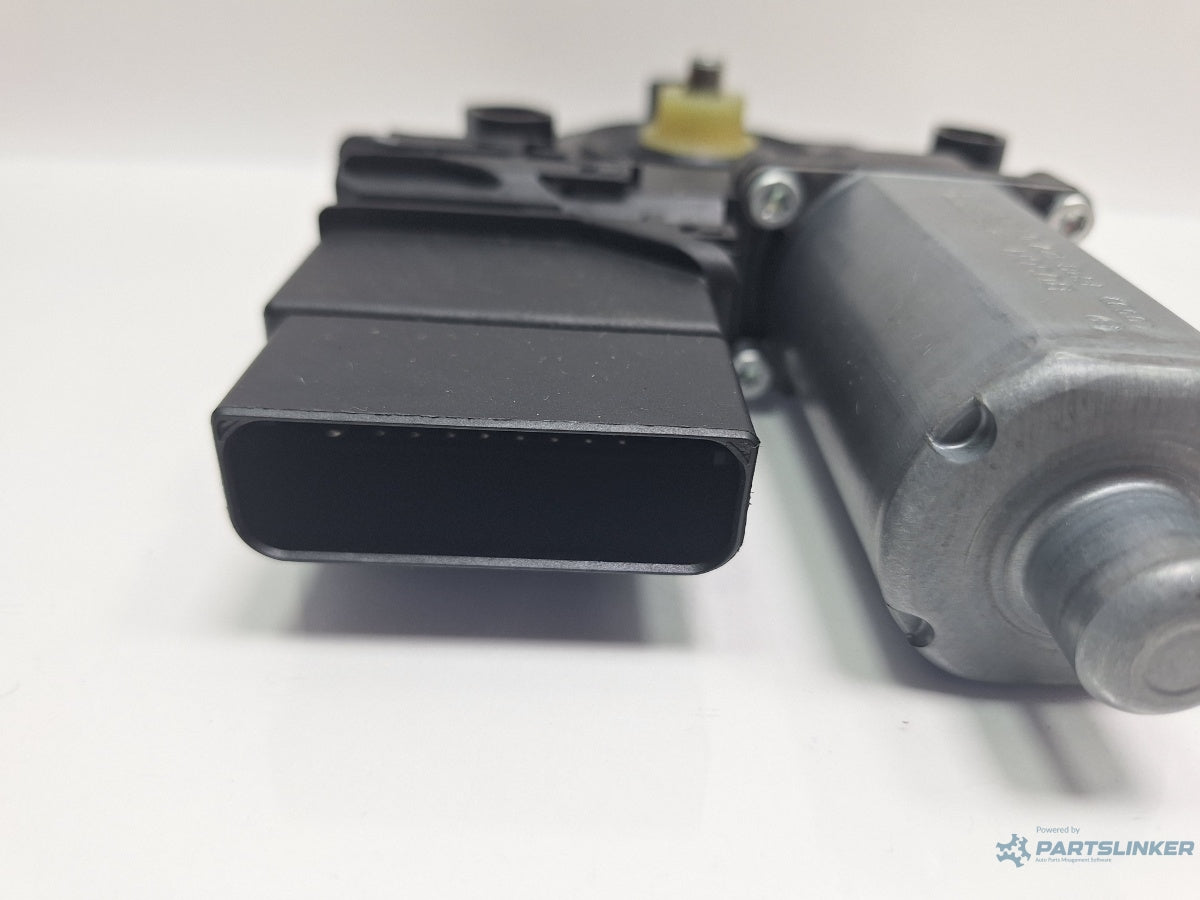 Motoras macara dreapta spate VOLKSWAGEN GOLF VI 5K1_ 2008 - 2012 TDi BlueMotion CAYC 5K0959704D , 5K0959795