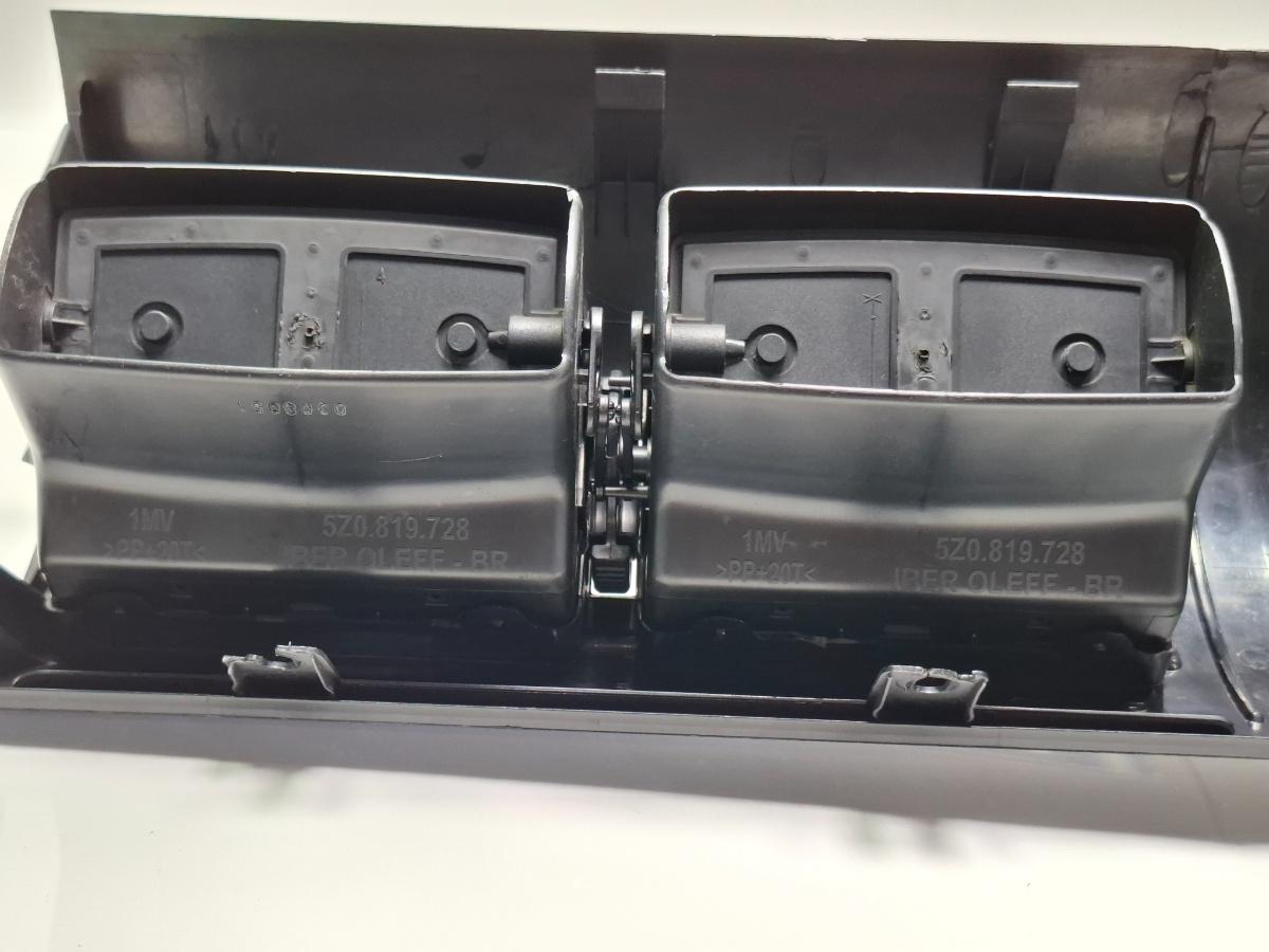 Grila de ventilatie centrala panou bord VOLKSWAGEN FOX 5Z1, 5Z3 2003 - 2014  5Z0858069C