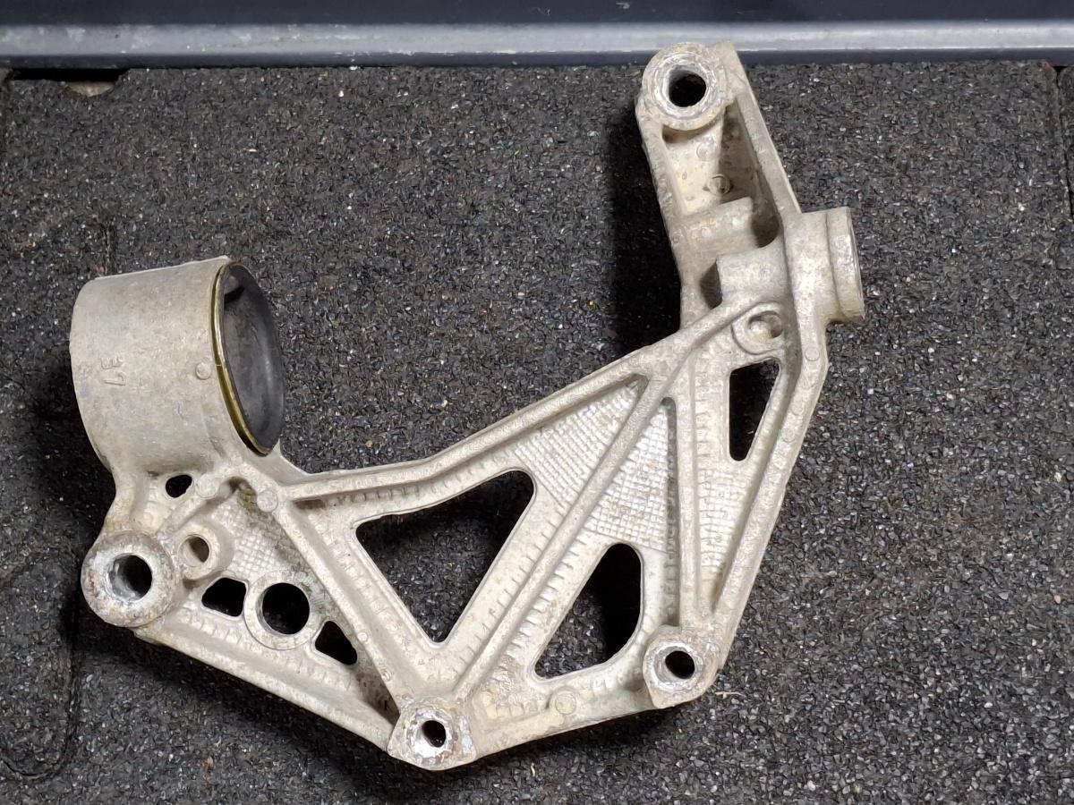 Suport brat trapez dreapta VOLKSWAGEN FOX 5Z1, 5Z3 2003 - 2014 1.2 1.2 BMD, CHFB 5Z0199293D