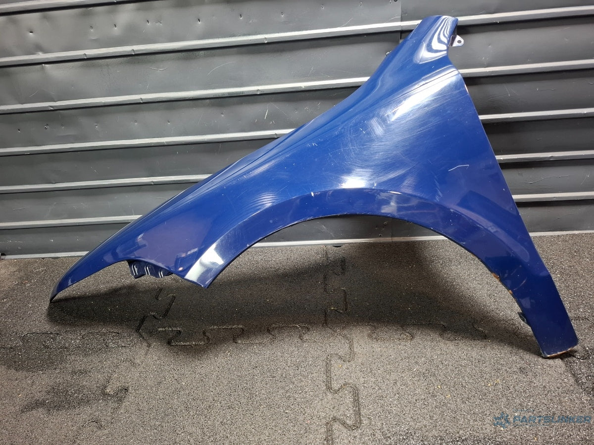 Aripa stanga fata SKODA SUPERB 3T4 2008 - 2012 3T0821021