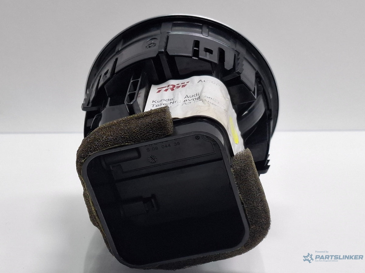 Grila ventilatie AUDI A3 Sportback 8VA, 8VF 2012 - > TDI CLHA 8V0820901A