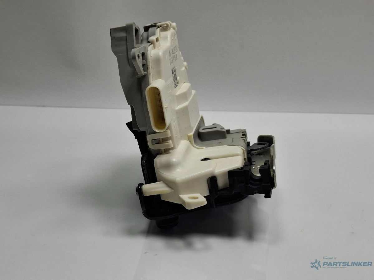 Broasca usa stanga spate AUDI A3 Sportback 8VA, 8VF 2012 - > TDI CLHA 8K0839015C