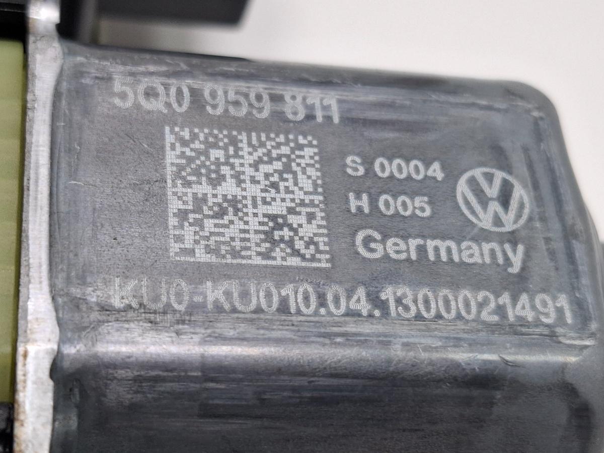 Motoras macara geam stanga spate AUDI A3 Sportback 8VA, 8VF 2012 - > TDI CLHA  5Q0959811
