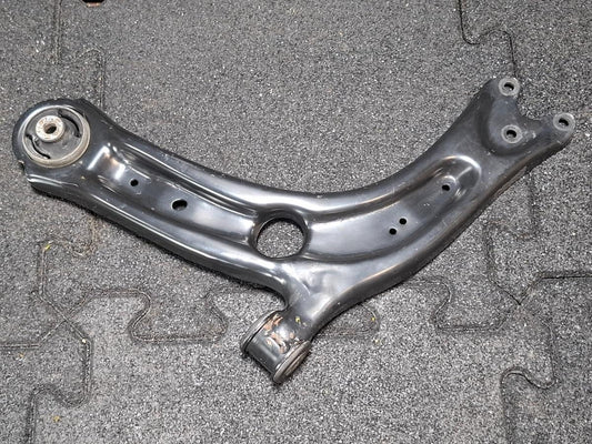 Brat bascula stanga fata AUDI A3 Sportback 8VA, 8VF 2012 - > TDI CLHA  5Q0407151J