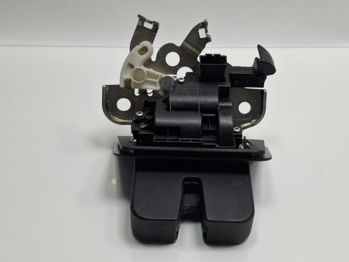 Broasca haion AUDI A3 Sportback 8VA, 8VF 2012 - 2018 8R0827505
