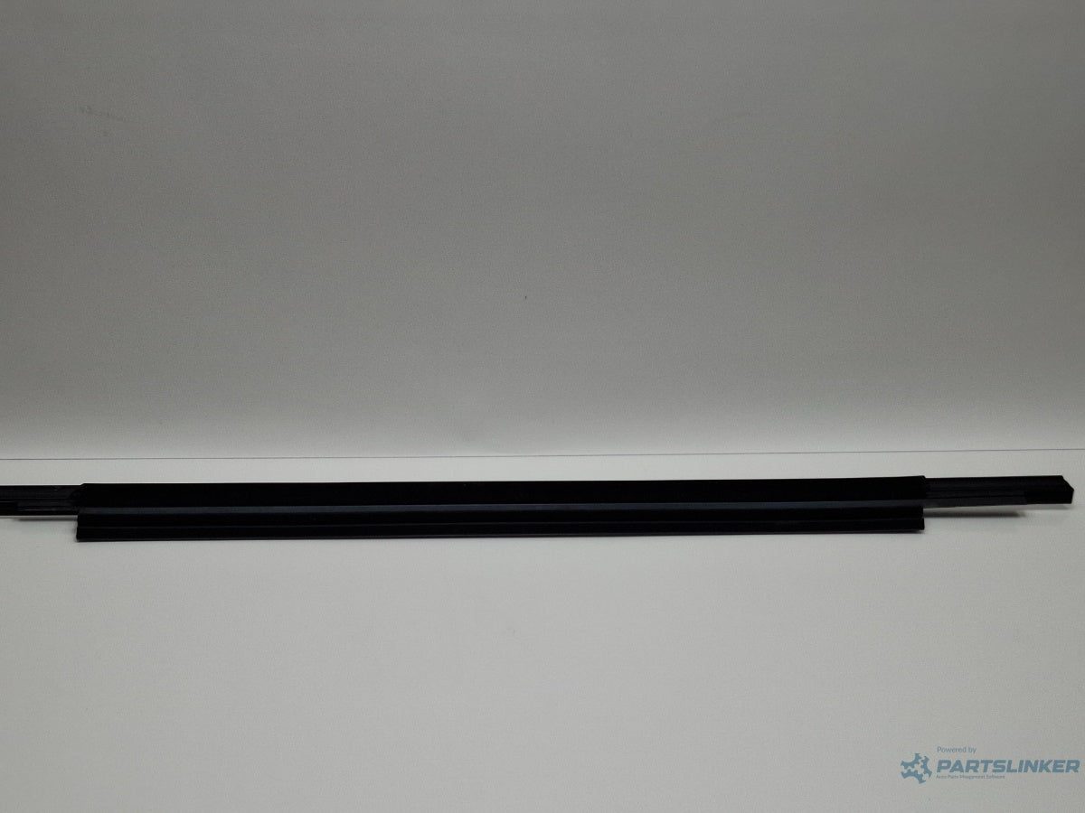 Perie geam cromat fata AUDI A3 Sportback 8VA, 8VF 2012 - > TDI CLHA 8V4853283/4