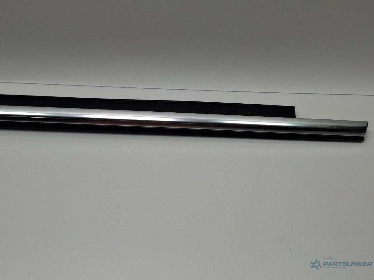 Perie geam cromat fata AUDI A3 Sportback 8VA, 8VF 2012 - > TDI CLHA  8V4853283/4