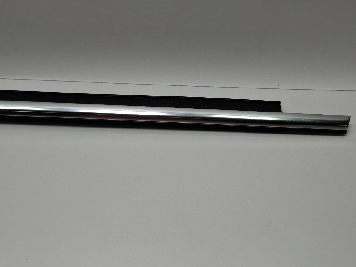Perie geam cromat fata AUDI A3 Sportback 8VA, 8VF 2012 - > TDI CLHA  8V4853283/4