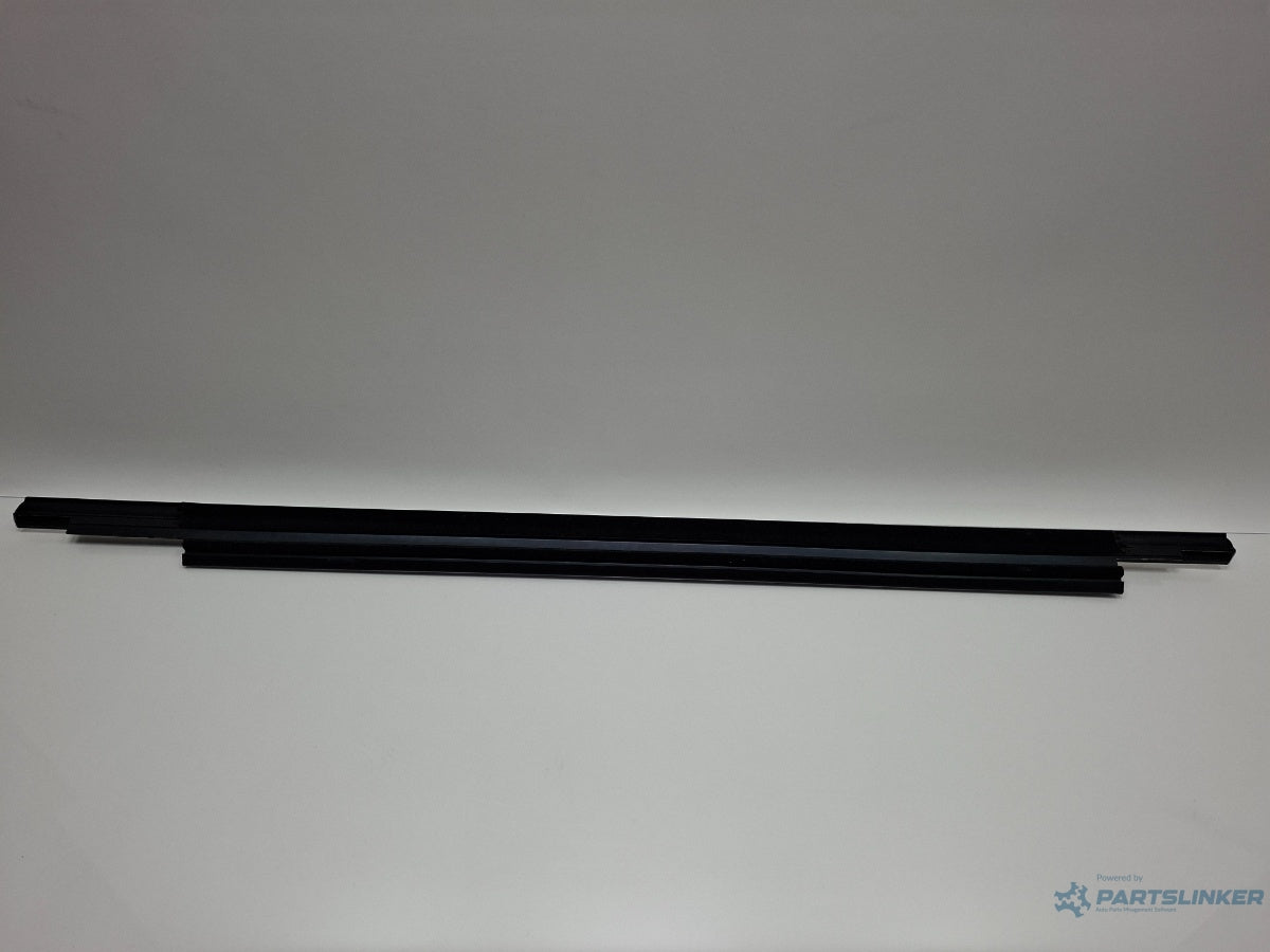 Perie geam cromat fata AUDI A3 Sportback 8VA, 8VF 2012 - > TDI CLHA  8V4853283/4