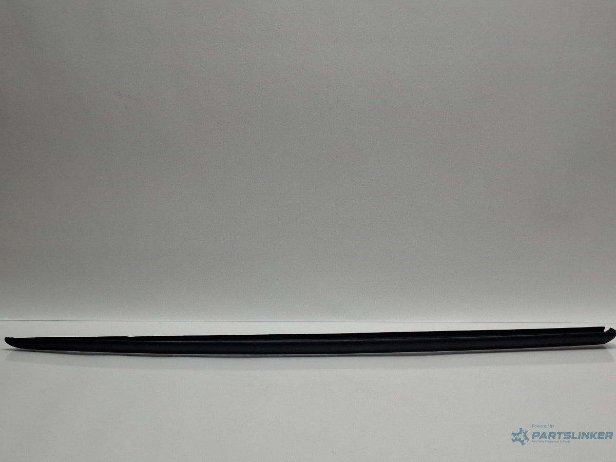 Cheder parbriz dreapta AUDI A3 Sportback 8VA, 8VF 2012 - 2018 , 8V3854328C