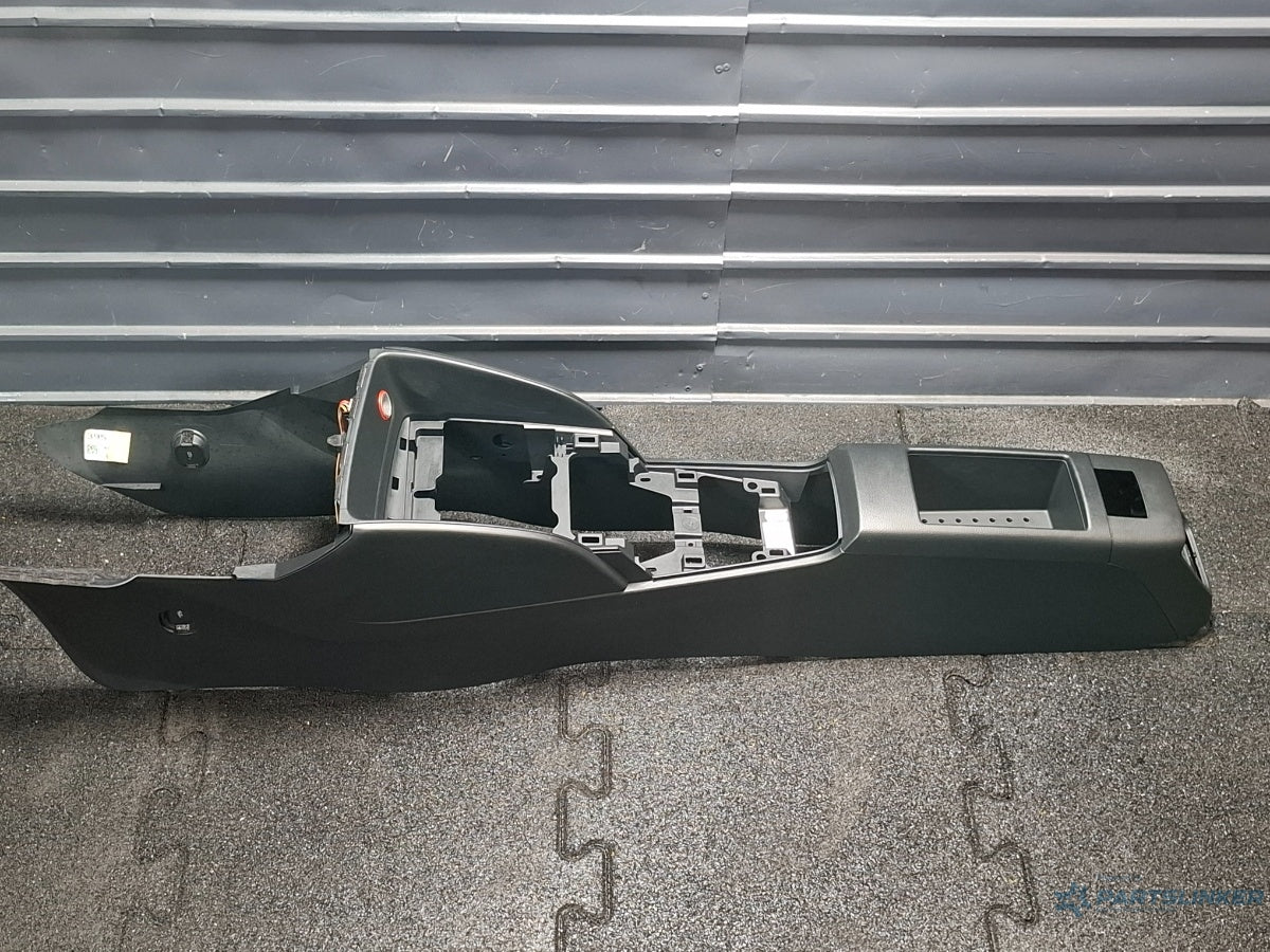 Consola centrala AUDI A3 Sportback 8VA, 8VF 2012 - > TDI CLHA 8V1863241