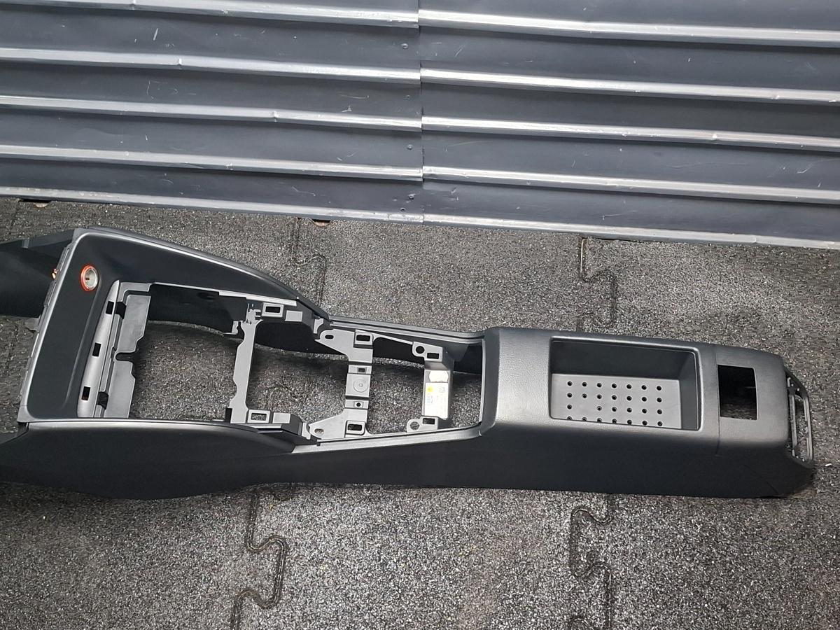Consola centrala AUDI A3 Sportback 8VA, 8VF 2012 - > TDI CLHA 8V1863241