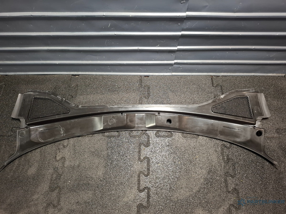 Grila stergatoare AUDI A3 Sportback 8VA, 8VF 2012 - > TDI CLHA 8V1819403