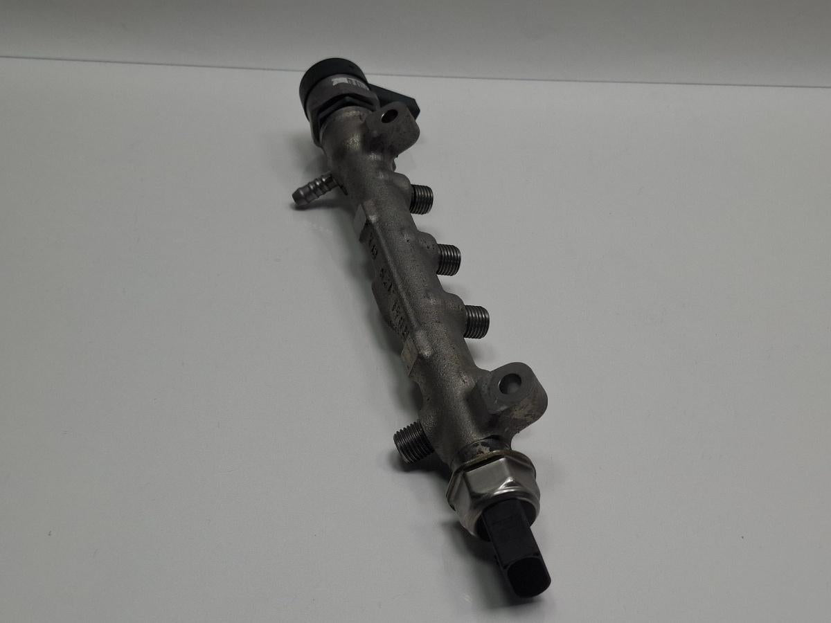 Rampa injectoare AUDI A3 Sportback 8VA, 8VF 2012 - > TDI CLHA 04L089B