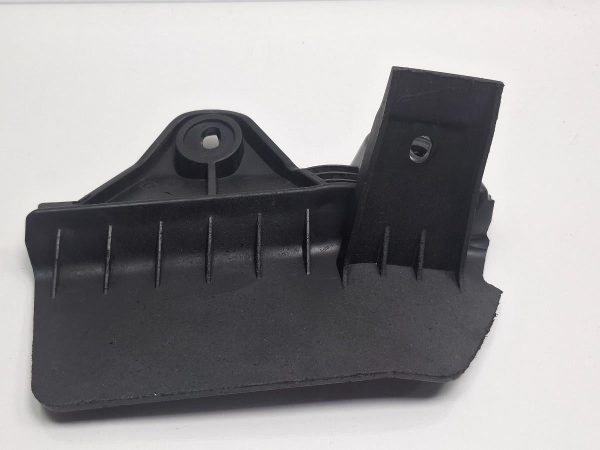 Aparator noroi stanga spate AUDI A3 Sportback 8VA, 8VF 2012 - > TDI CLHA 8V0853833