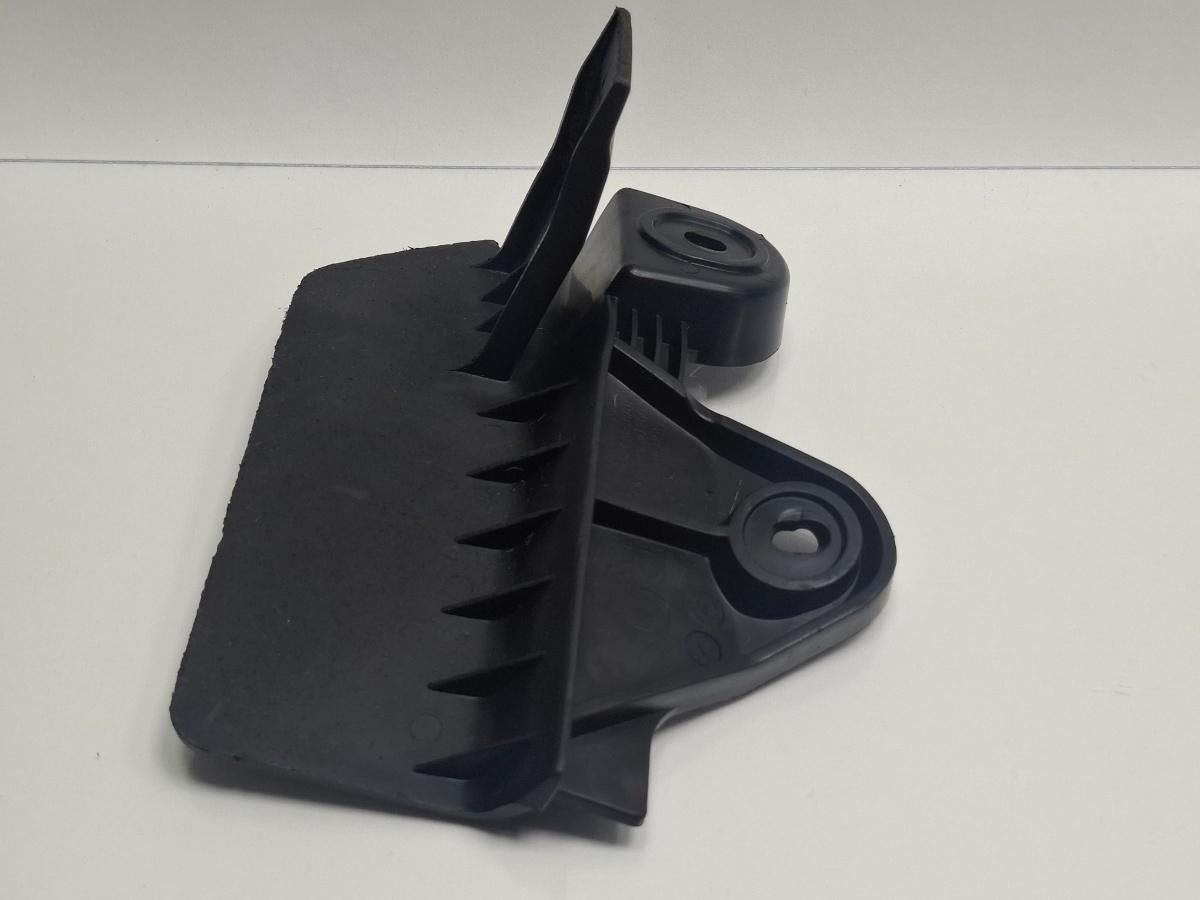 Aparator noroi dreapta spate AUDI A3 Sportback 8VA, 8VF 2012 - > TDI CLHA  8V0853834
