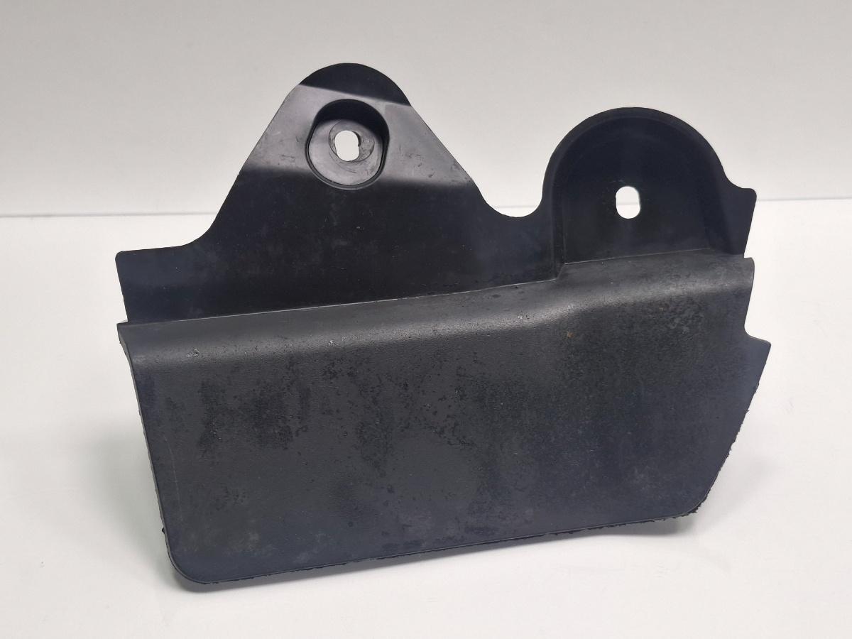 Aparator noroi dreapta spate AUDI A3 Sportback 8VA, 8VF 2012 - > TDI CLHA  8V0853834