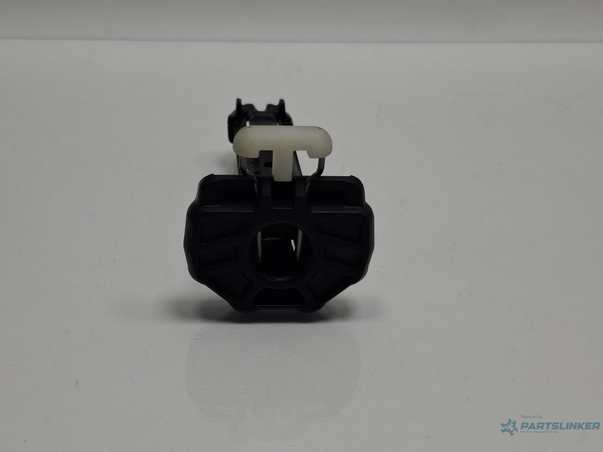 Maneta levier blocare tetiera fata AUDI A3 Sportback 8VA, 8VF 2012 - > TDI CLHA 8T0881920