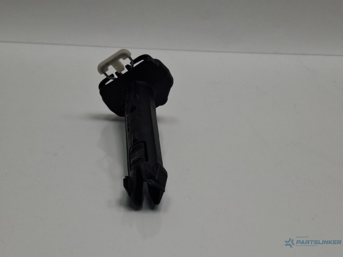 Maneta levier blocare tetiera fata AUDI A3 Sportback 8VA, 8VF 2012 - > TDI CLHA 8T0881920