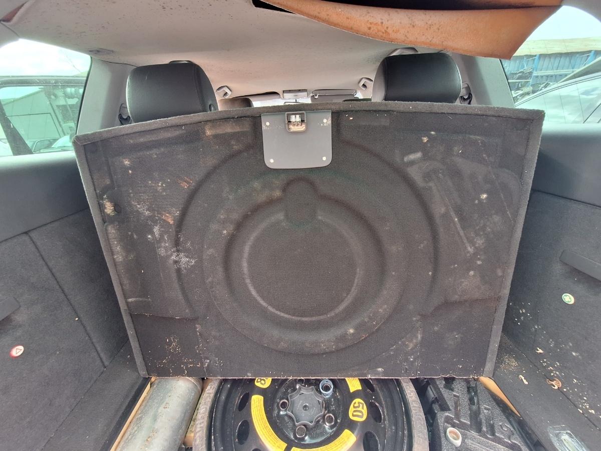 Capitonaj portbagaj VOLKSWAGEN TOUAREG 7LA, 7L6, 7L7 2002 - 2013 , 7L6863546K
