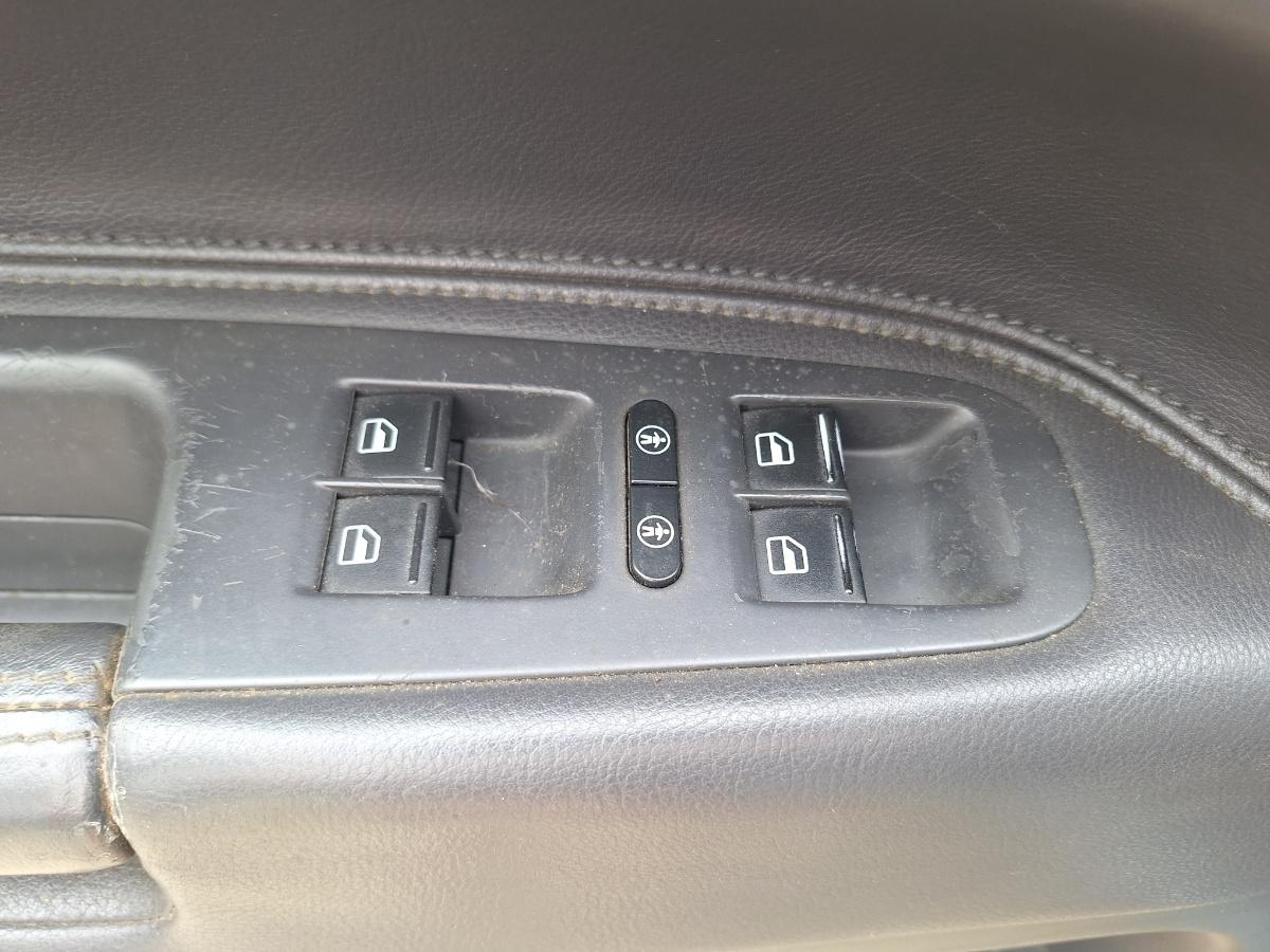 Butoane geamuri electrice stanga fata VOLKSWAGEN TOUAREG 7LA, 7L6, 7L7 2002 - 2013