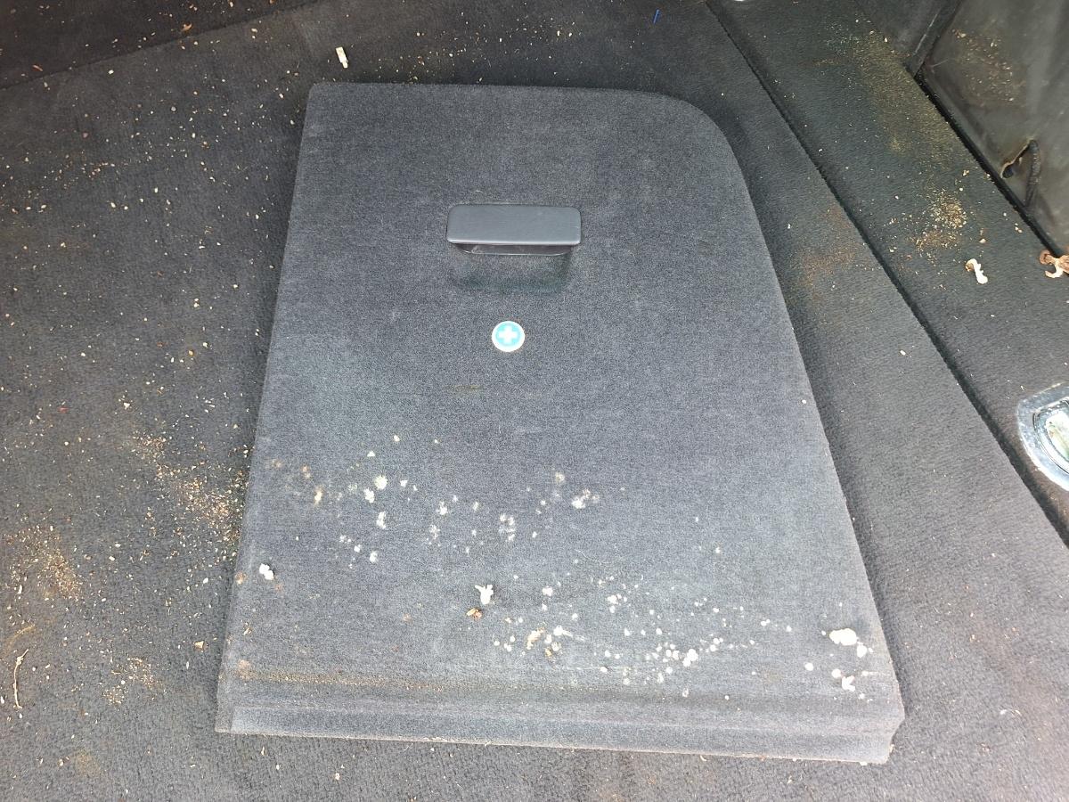 Capac capitonaj portbagaj dreapta spate VOLKSWAGEN TOUAREG 7LA, 7L6, 7L7 2002 - 2013 , 7L6867462A