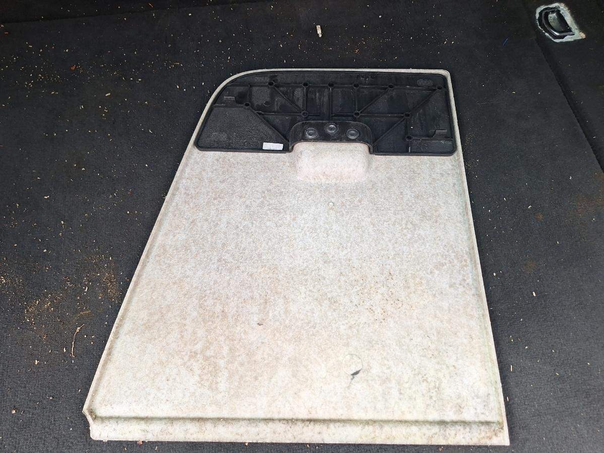 Capac capitonaj portbagaj dreapta spate VOLKSWAGEN TOUAREG 7LA, 7L6, 7L7 2002 - 2013 , 7L6867462A