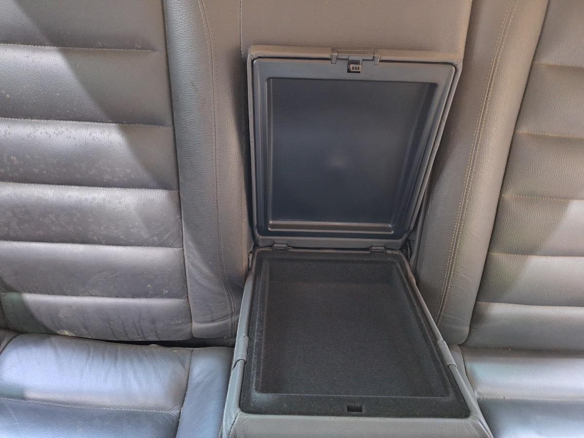 Bancheta spatar spate dreapta piele  VOLKSWAGEN TOUAREG 7LA, 7L6, 7L7 2002 - 2013 , 7L6885776Q