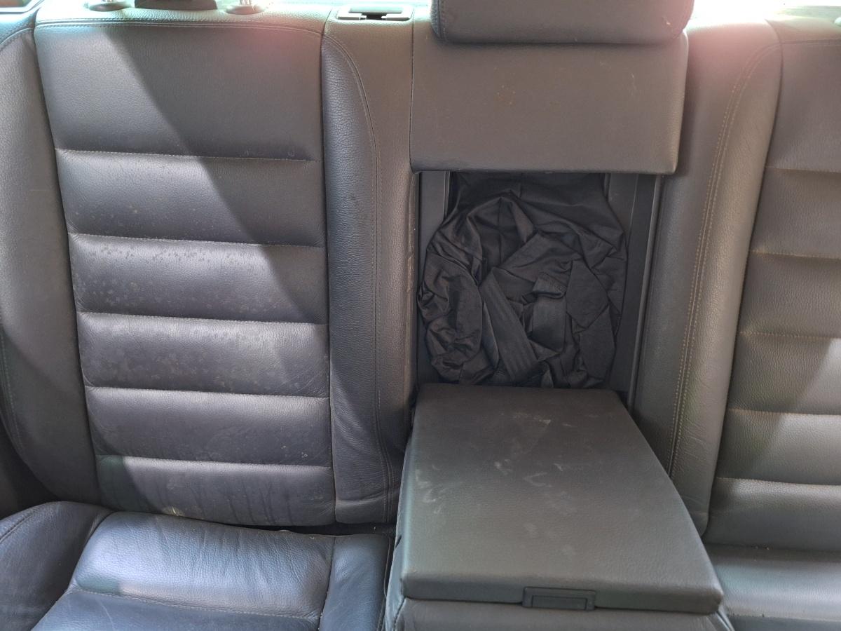 Bancheta spatar spate dreapta piele  VOLKSWAGEN TOUAREG 7LA, 7L6, 7L7 2002 - 2013 , 7L6885776Q
