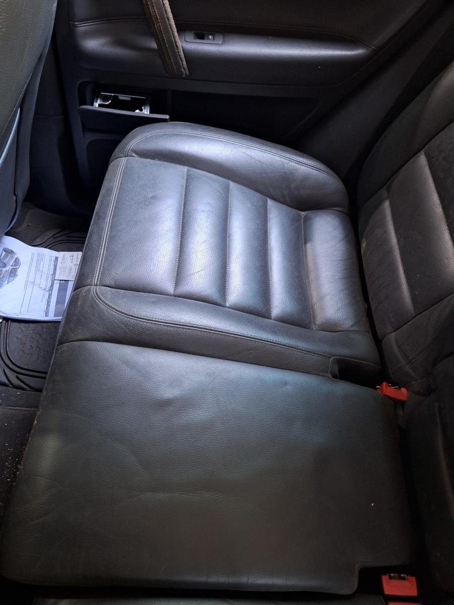 Bancheta sezut spate dreapta piele VOLKSWAGEN TOUAREG 7LA, 7L6, 7L7 2002 - 2013  7L6885376P