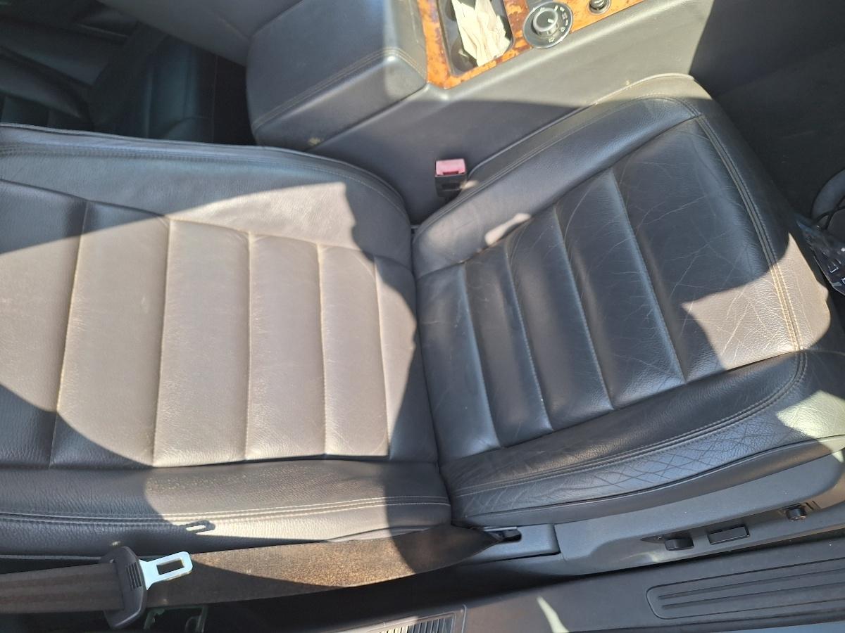 Scaun fata  pasager dreapta electric incalzit piele VOLKSWAGEN TOUAREG 7LA, 7L6, 7L7 2002 - 2013  7L6881806CE / 8E0881158K