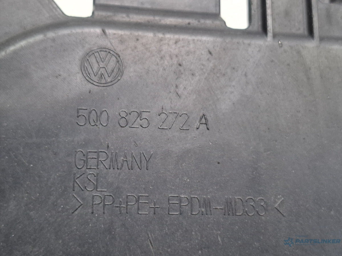 Scut protectie dreapta fata AUDI A3 Sportback 8VA, 8VF 2012 - > TDI CLHA 5Q0825272A