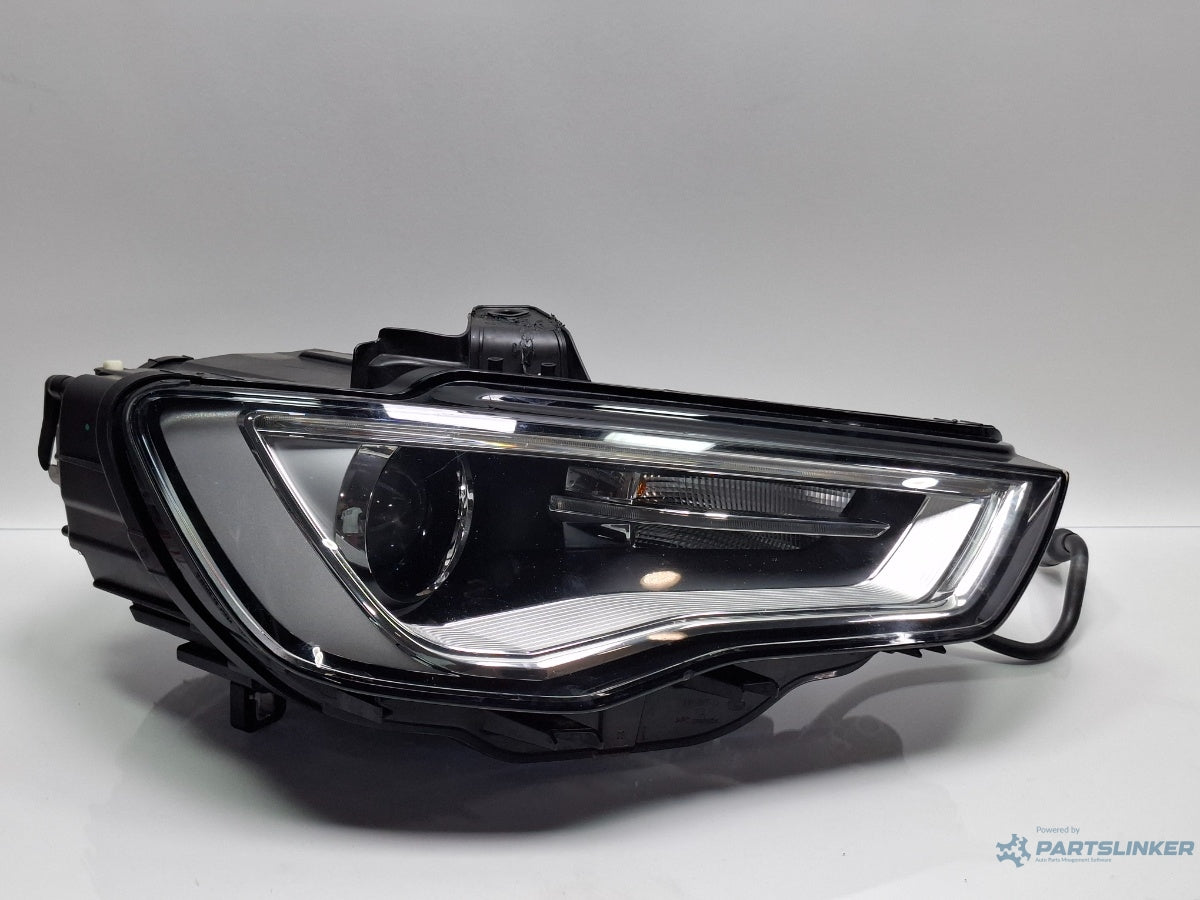 Far bi-xenon dreapta AUDI A3 Sportback 8VA, 8VF 2012 - > TDI CLHA 8V0941006
