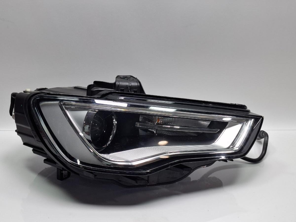 Far bi-xenon dreapta AUDI A3 Sportback 8VA, 8VF 2012 - > TDI CLHA 8V0941006