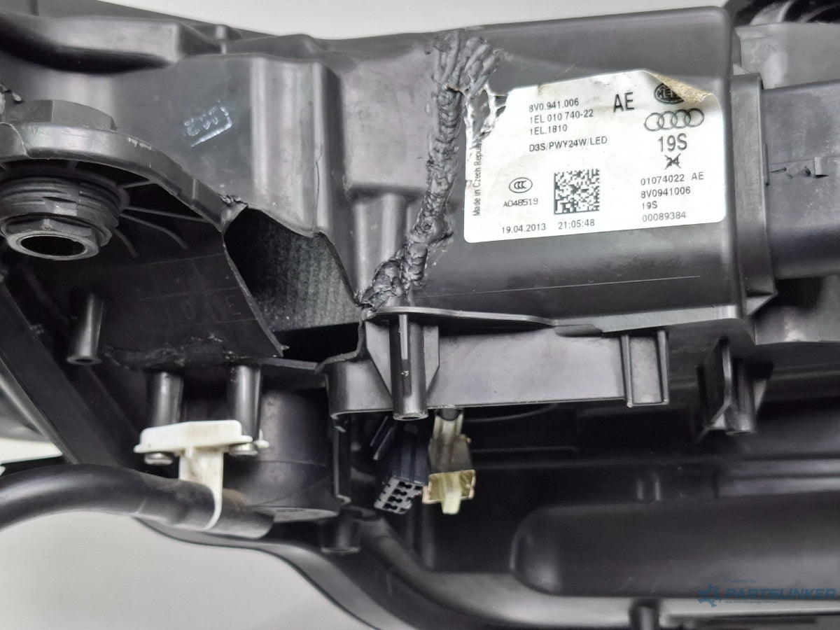 Far bi-xenon dreapta AUDI A3 Sportback 8VA, 8VF 2012 - > TDI CLHA 8V0941006