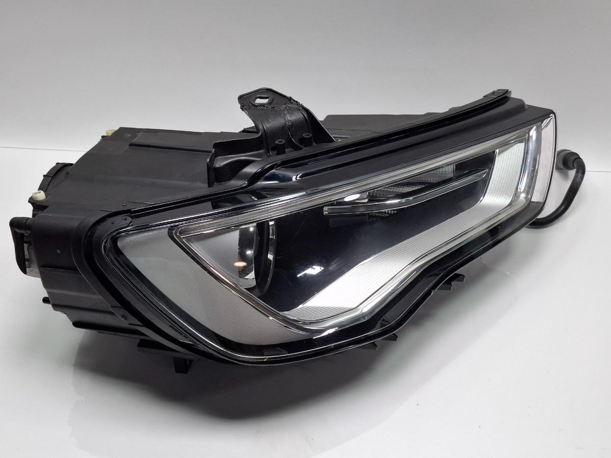 Far bi-xenon dreapta AUDI A3 Sportback 8VA, 8VF 2012 - > TDI CLHA 8V0941006