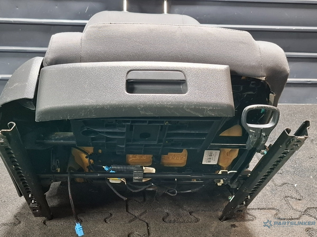 Scaun dreapta fata VOLKSWAGEN TOURAN 1T1, 1T2 2003 - 2010 TDI BMN 1K4881106GA