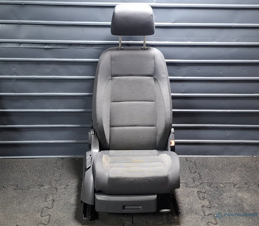 Scaun dreapta fata VOLKSWAGEN TOURAN 1T1, 1T2 2003 - 2010 TDI BMN 1K4881106GA