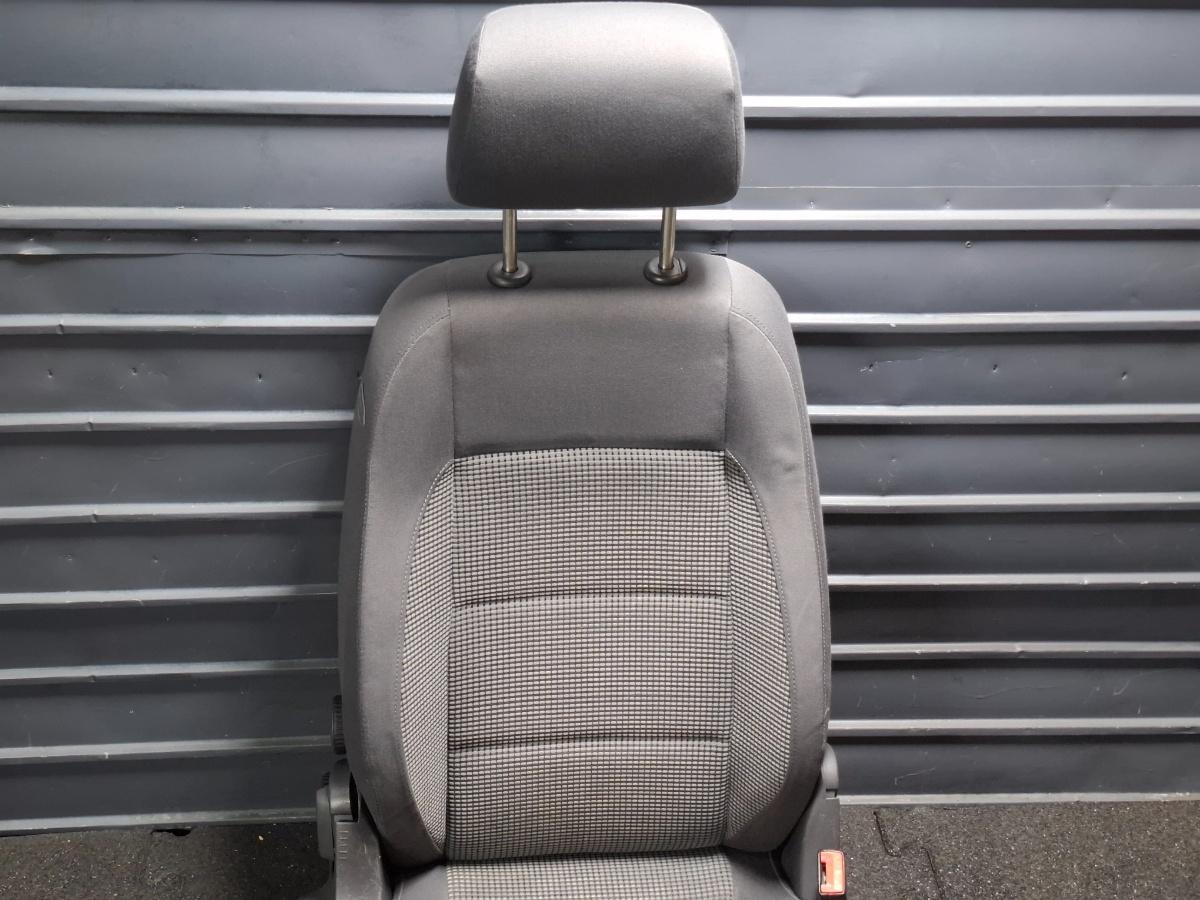 Scaun dreapta fata VOLKSWAGEN TOURAN 1T1, 1T2 2003 - 2010 TDI BMN 1K4881106GA