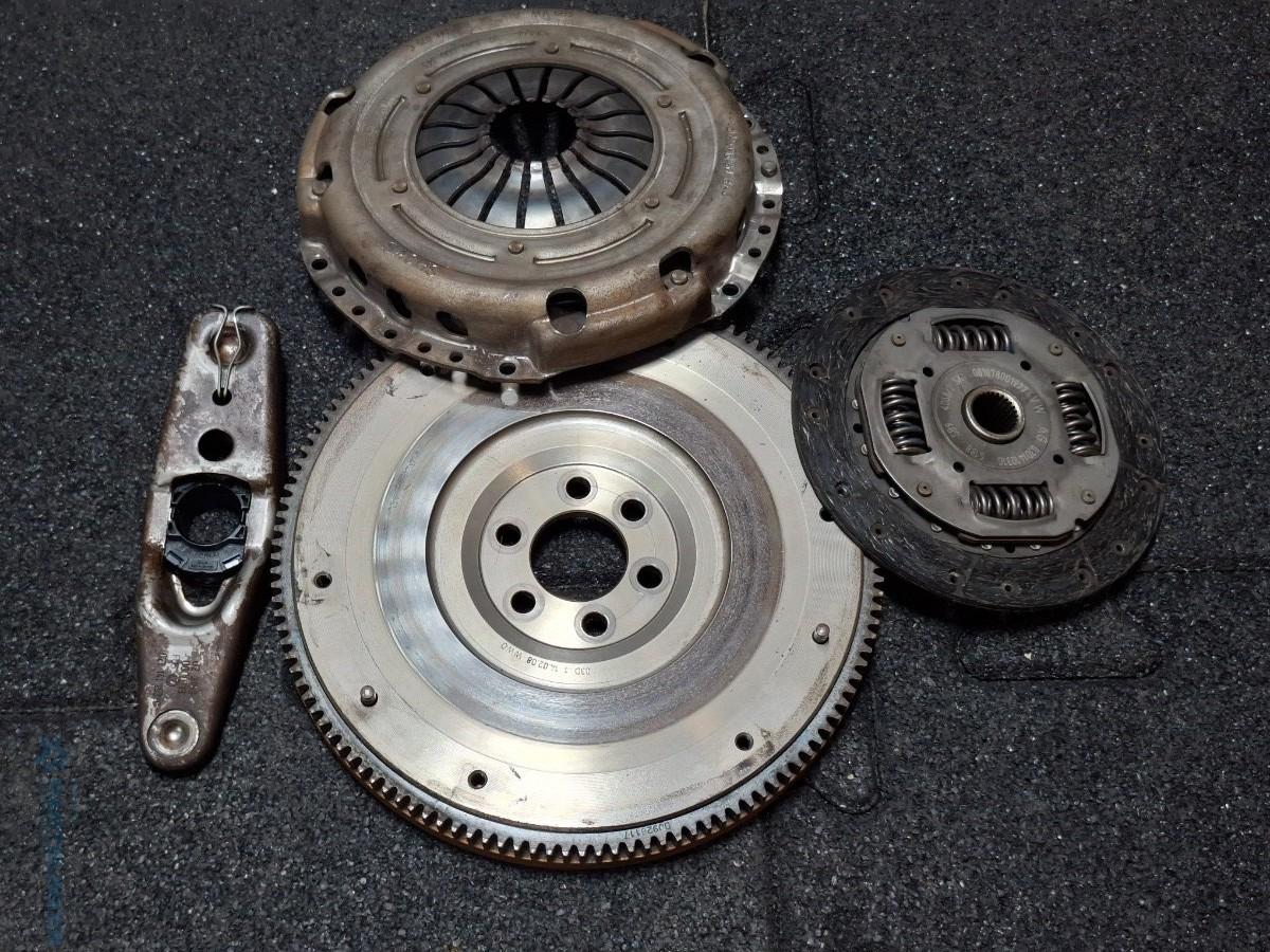 Kit ambreiaj SKODA FABIA II 542 2006 - 2014 1.2 1.2 BBM, CHFA 03D105269 , 03D141031C