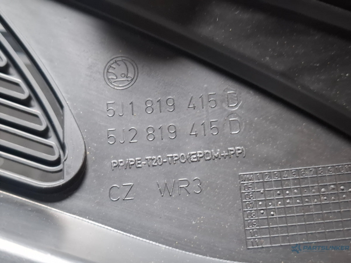 Grila stergatoare SKODA FABIA II 542 2006 - 2014 1.2 1.2 BBM, CHFA 5J1819415D