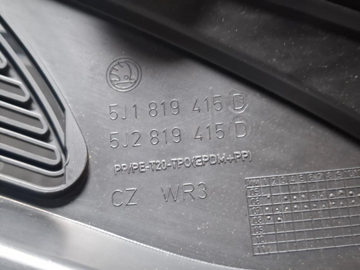 Grila stergatoare SKODA FABIA II 542 2006 - 2014 1.2 1.2 BBM, CHFA 5J1819415D