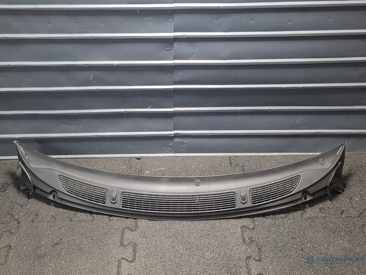 Grila stergatoare SKODA FABIA II 542 2006 - 2014 1.2 1.2 BBM, CHFA 5J1819415D