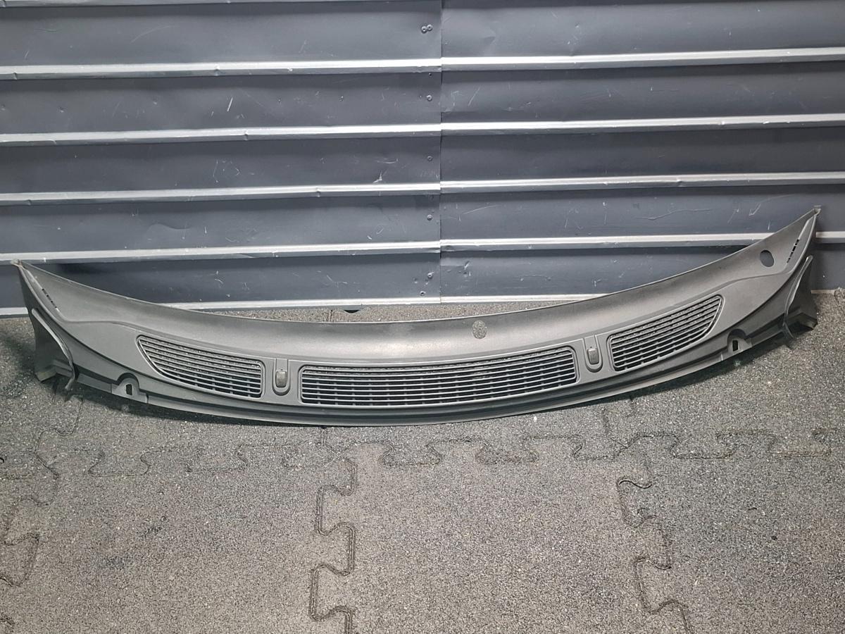 Grila stergatoare SKODA FABIA II 542 2006 - 2014 1.2 1.2 BBM, CHFA 5J1819415D